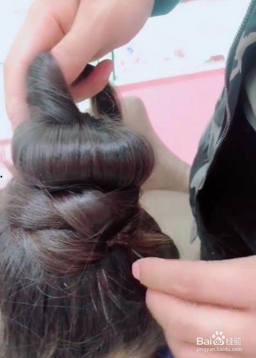 给女孩扎辫子视频教程,女孩扎辫子教程，打造时尚发型