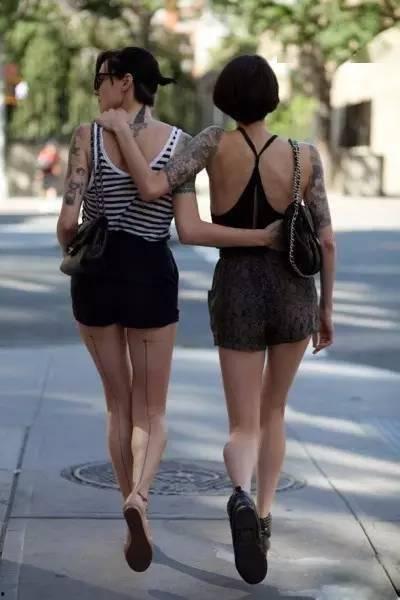 丝袜 挑鞋 街拍 视频,街拍视频中的时尚鞋履潮流